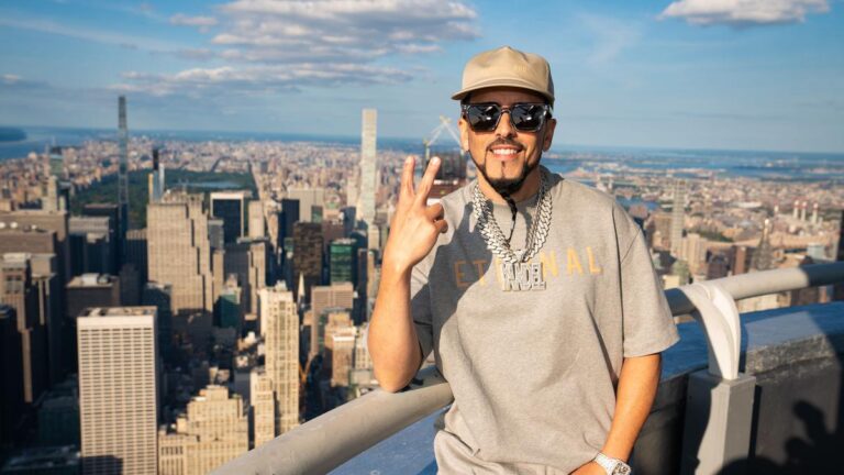 Yandel lanzará zapatilla junto a la marca Ewing
