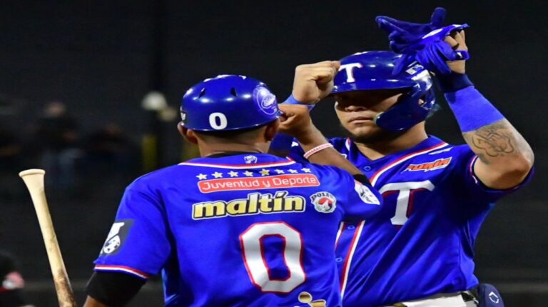 Tiburones triunfó en intenso duelo para ampliar su ventaja en la final