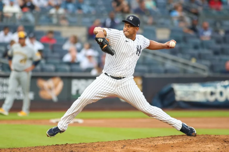 San Diego firmó por cuatro años al lanzador dominicano Wandy Peralta