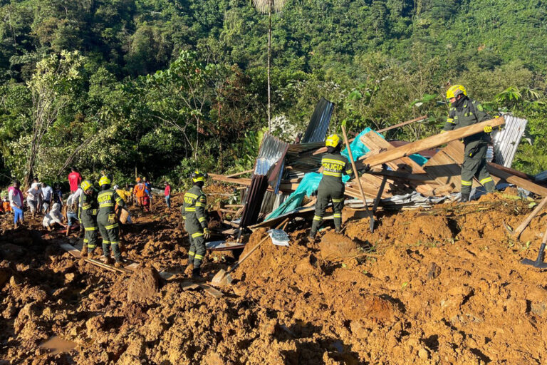 Presidente Maduro se solidarizó con Colombia por fallecidos en deslizamientos de tierra