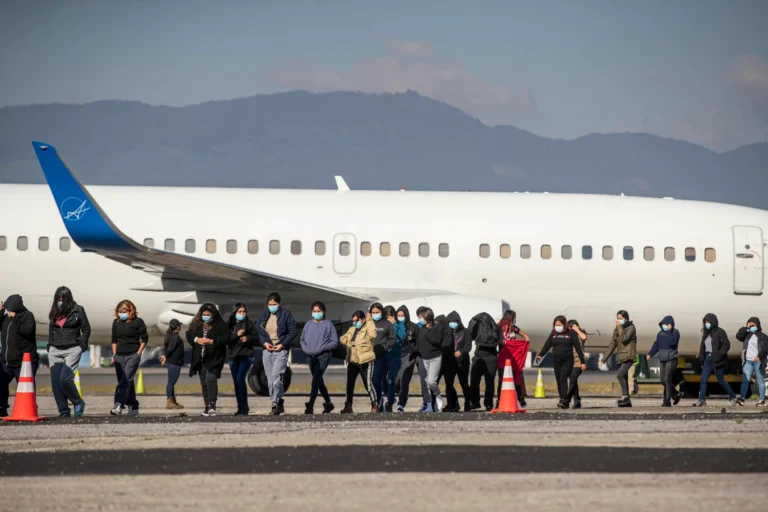 Cuba recibió al primer grupo de migrantes devueltos desde EEUU en 2024