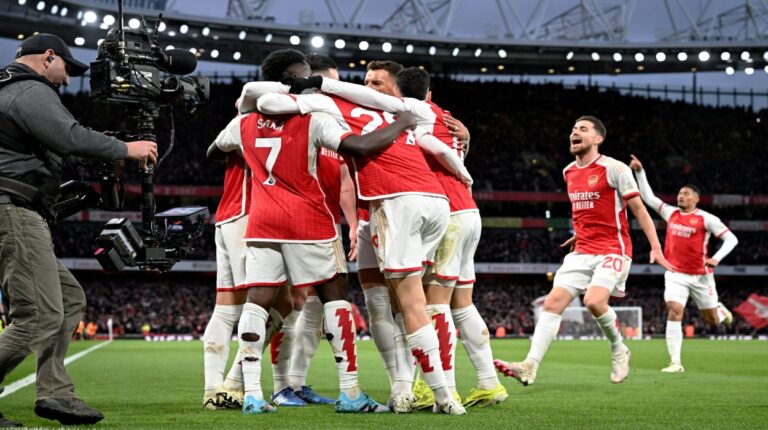 Arsenal apretó la lucha por la cima de la Premier