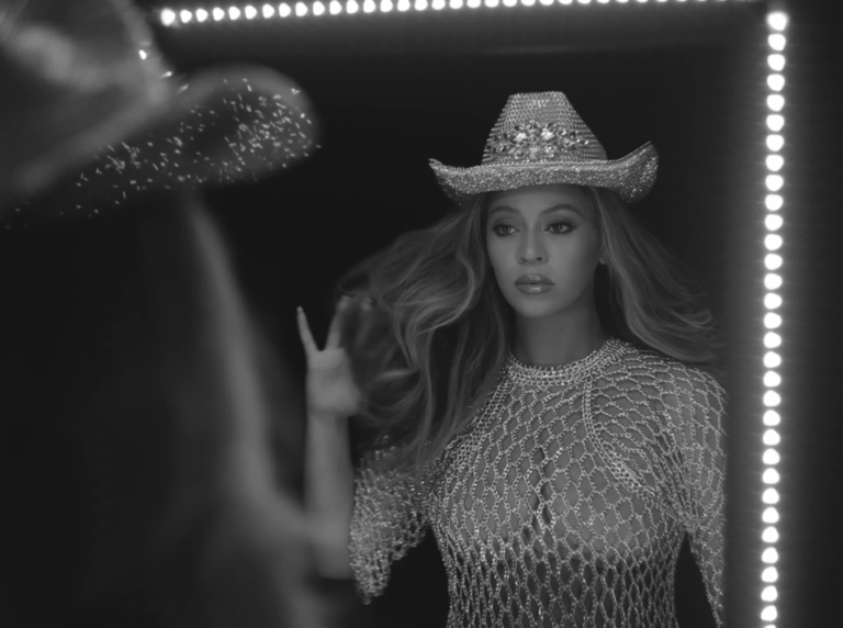 Beyoncé anunció nuevo álbum durante el Super Bowl
