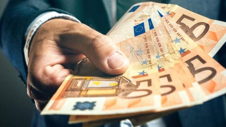 Euro cayó a $1,0859