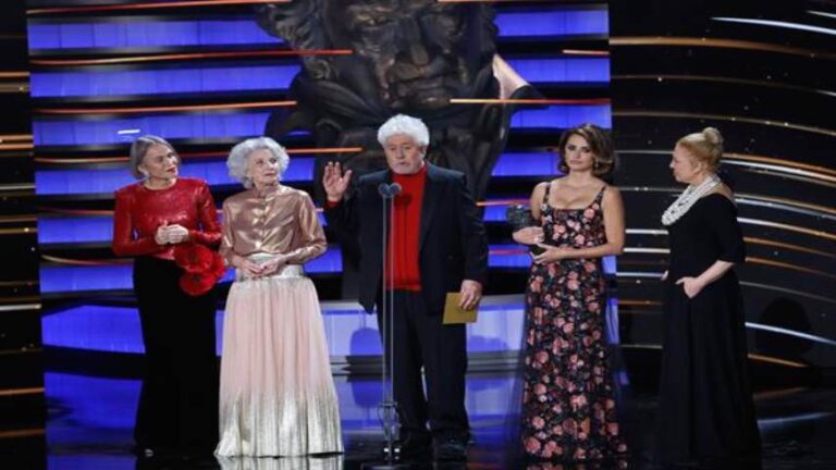 Almodóvar: Soy uno de esos señoritos del cine que hace películas muy malas que no interesan