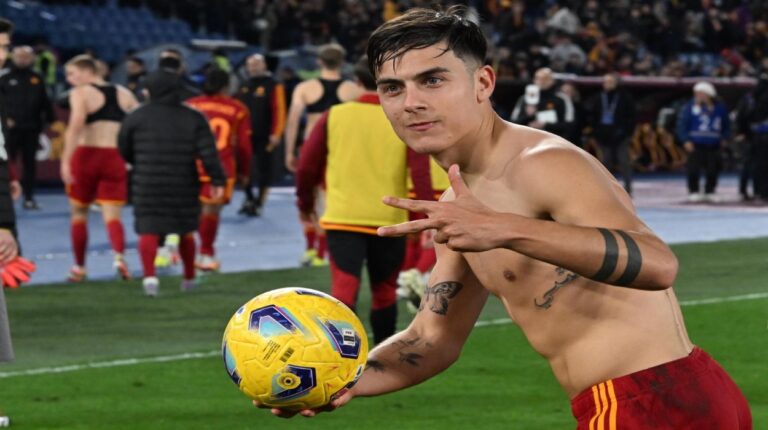 Dybala mantiene a la Roma en la pelea por llegar a Champions