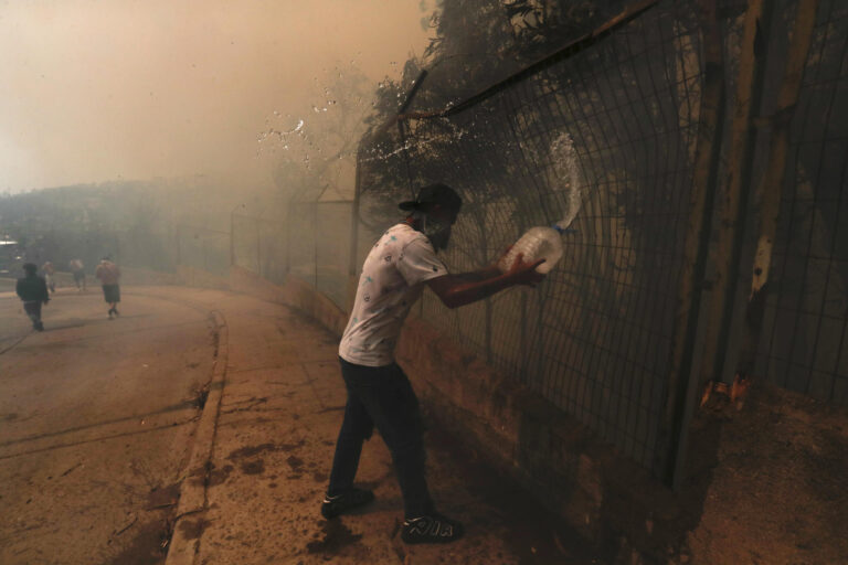 Más de 40 muertos en  incendios que devastan el centro de Chile