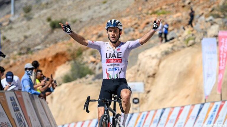 Adam Yates liderará el UAE Team en el Tour de Emiratos