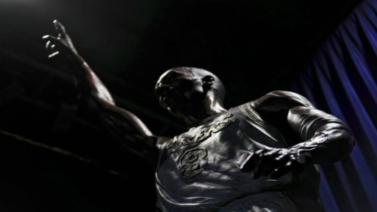 Lakers inaugura estatua en honor a Kobe Bryant