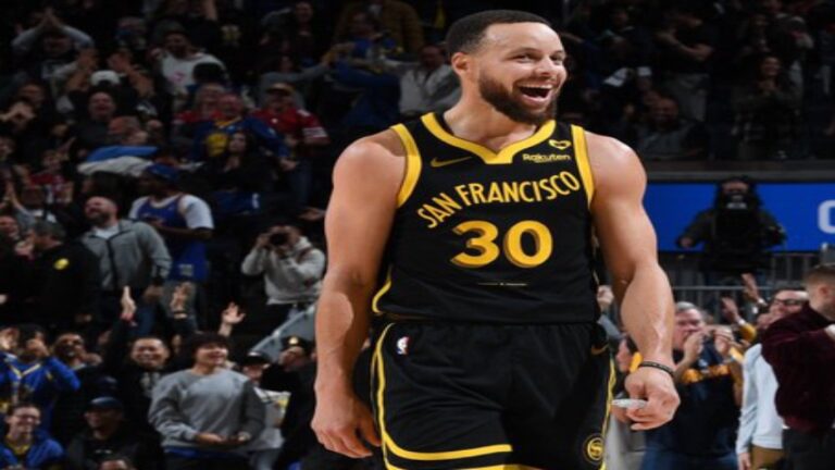 Curry liquidó a Phoenix
