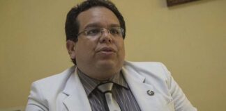 Gilberto Aldana psicólogo clínico de la salud, sexólogo y Jefe fundador del Servicio de Psicología Clínica y de la Salud del Hospital Vargas