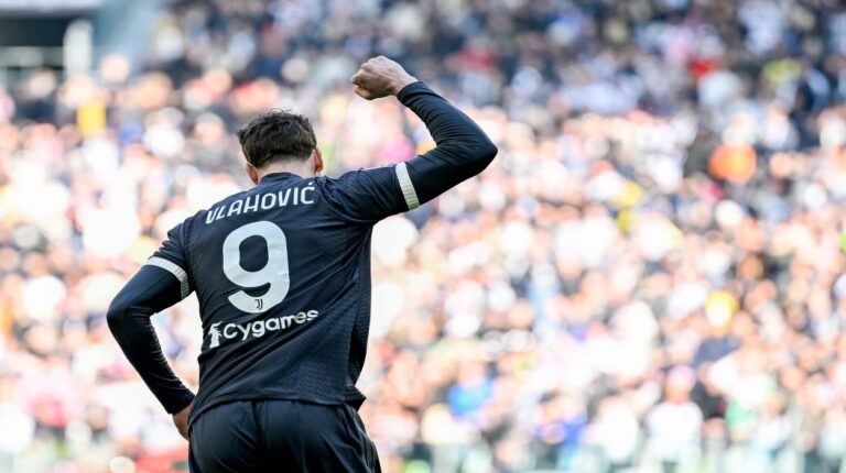 Vlahovic revivió a la Juventus
