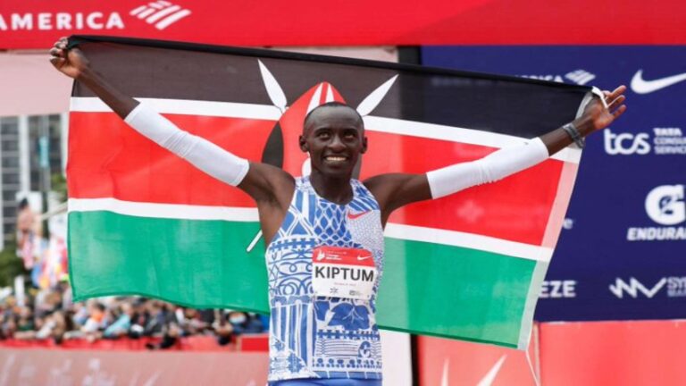Atletas y admiradores marchan en Kenia para recordar a Kelvin Kiptum