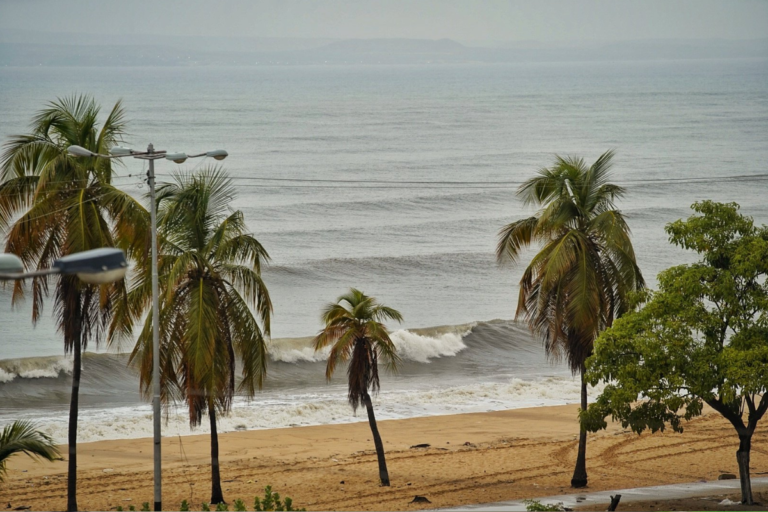 Familias se encuentran afectadas por el mar de fondo en Sucre