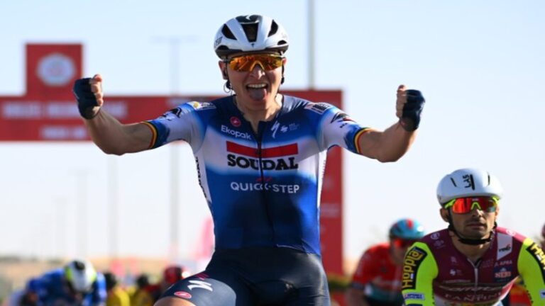 Tim Merlier domina al esprint y estrena el jersey rojo de líder