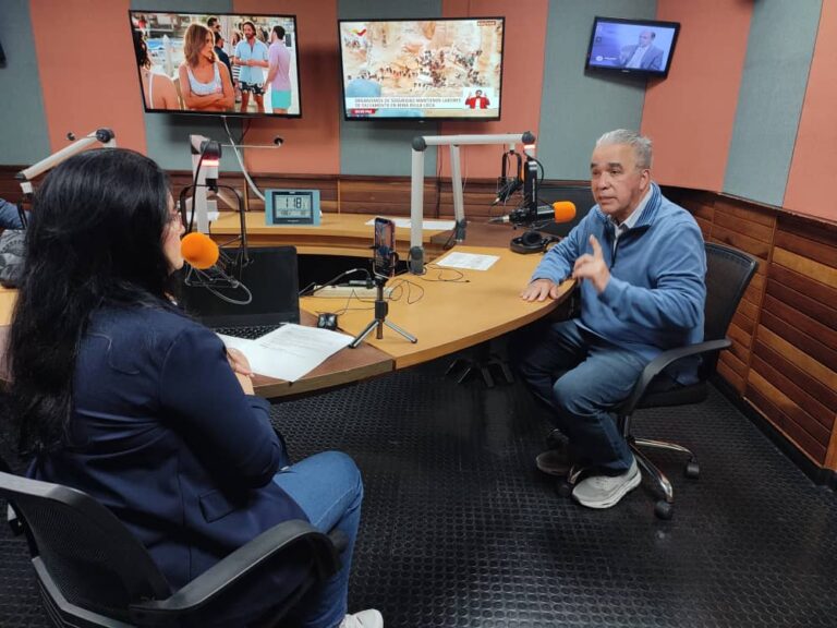 Martínez afirma que la oposición busca una candidatura unitaria