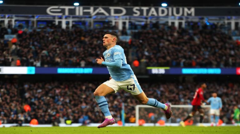 Foden volvió a pintar de celeste el clásico de Manchester