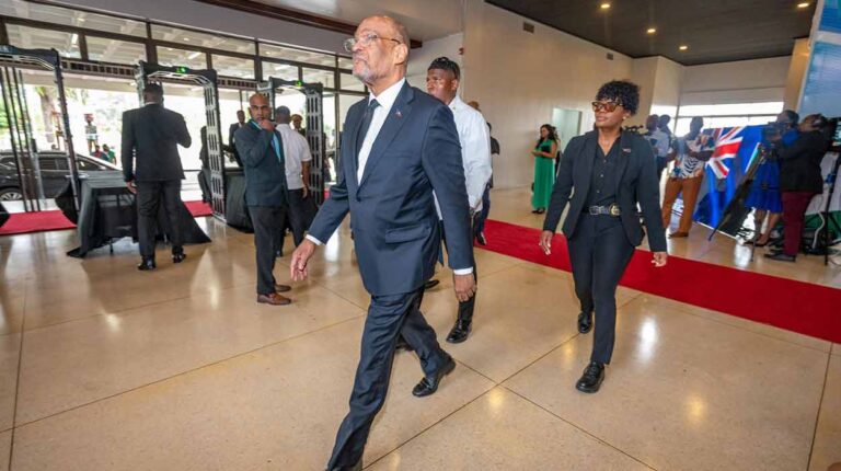 El primer ministro Ariel Henry sigue ausente de Haití