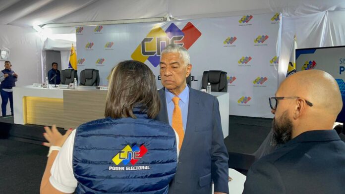 Soluciones postuló a Claudio Fermín