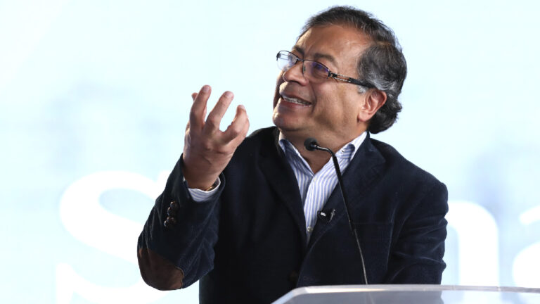Petro asegura que se prepara un golpe de Estado en su contra
