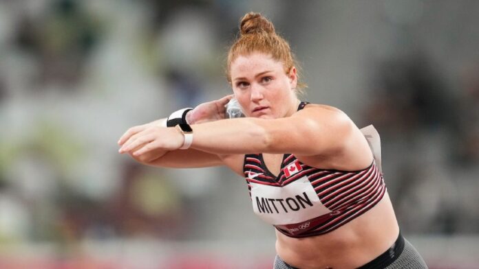 Sarah Mitton campeona del mundo de pista cubierta en lanzamiento de peso