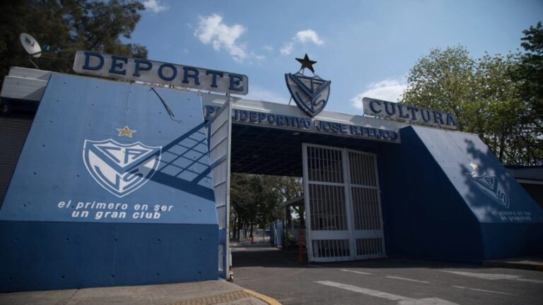 Cuatro jugadores del club Vélez Sarsfield fueron denunciados ante la Justicia por presunto abuso sexual