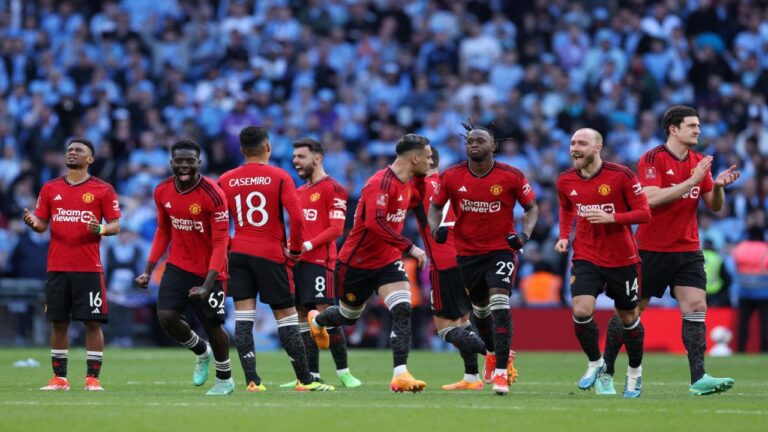 Manchester United evitó un bochorno histórico ante Coventry
