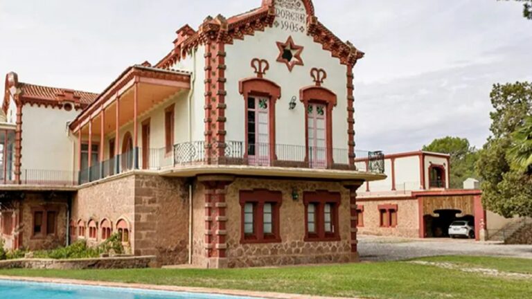 Raw Alejandro pone a la venta la casa que compró como regalo para Rosalía
