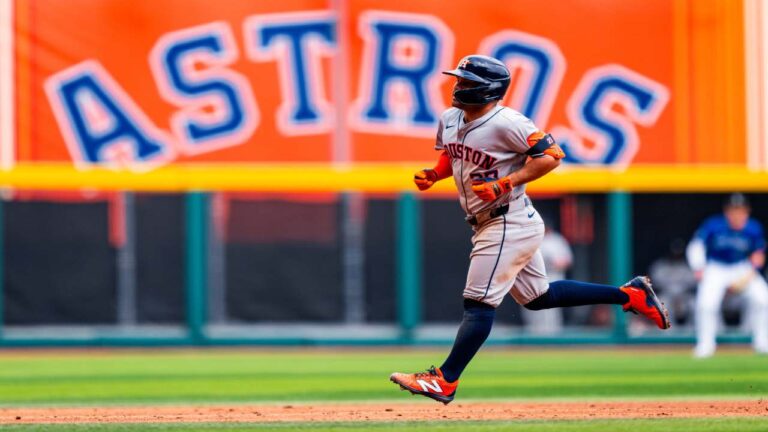 Astros barrieron a Rockies en México