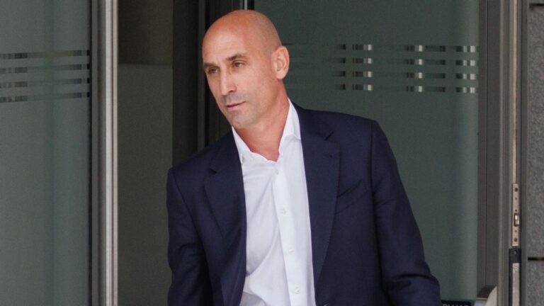 La Guardia Civil registra el alojamiento de Rubiales en República Dominicana