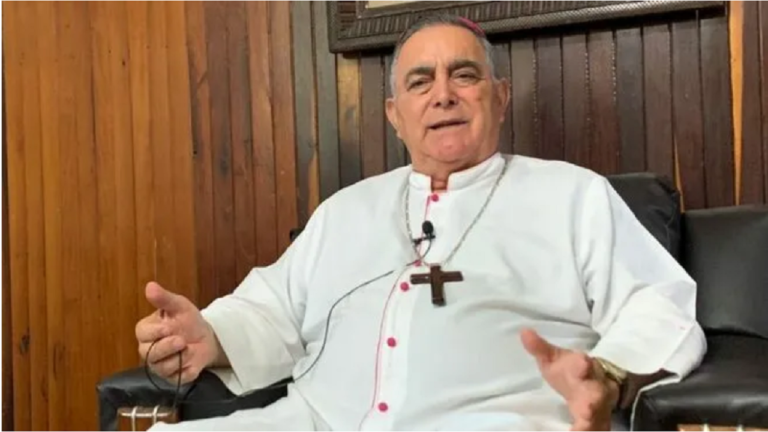 López Obrador celebra el hallazgo del cura desaparecido