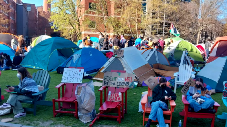 Estudiantes en EEUU mantienen desafío en las protestas contra la guerra en Gaza