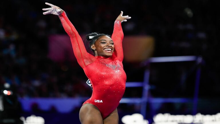 Simone Biles brilló como la reaparición del 2023