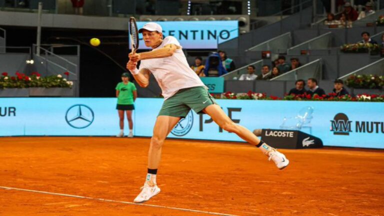 Sinner se sobrepone a Khachanov y accede a cuartos