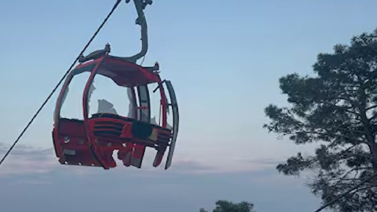 Prosigue el rescate de 43 personas tras un accidente de teleférico en Turquía