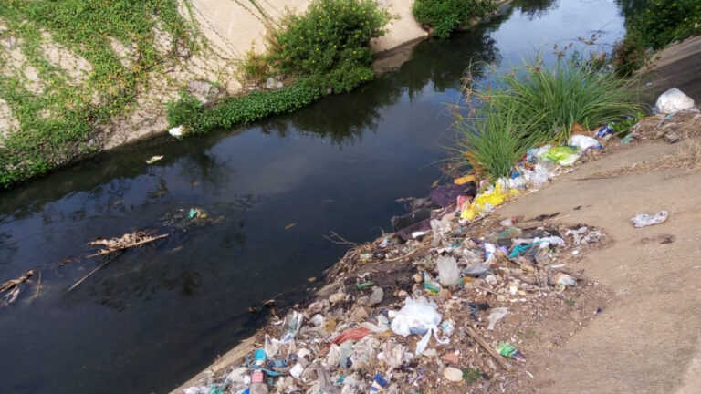 Vecinos en Maturín piden limpieza de canales ante la llegada de lluvias