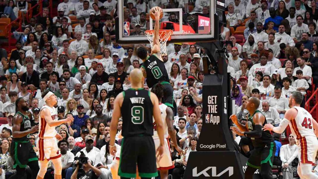 Boston Celtics barrió en Miami y se acerca a la clasificación