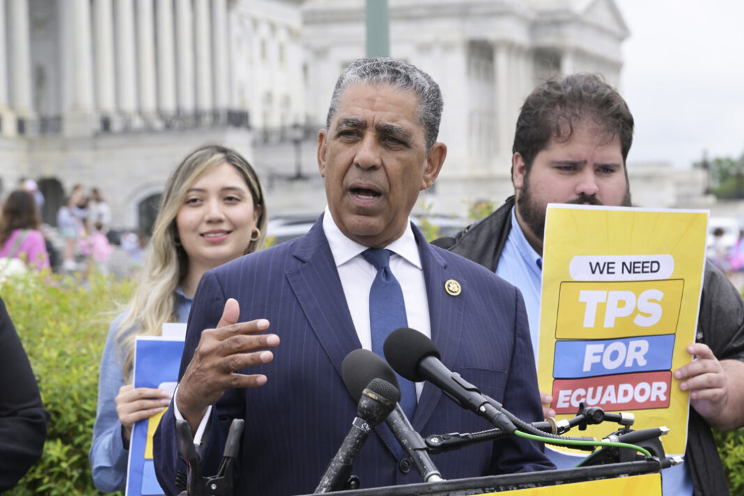 Congresistas piden a Biden amparo migratorio del TPS para ecuatorianos en EEUU