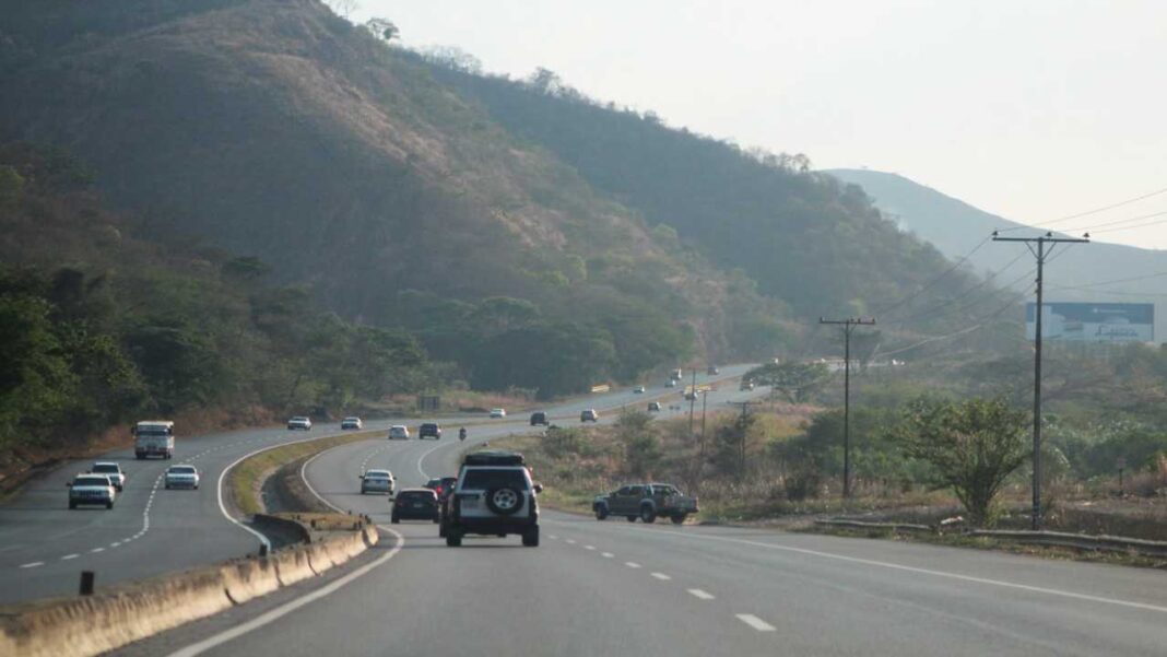 Autopista Regional del Centro continúa cerrada por labores de mantenimiento en tubería
