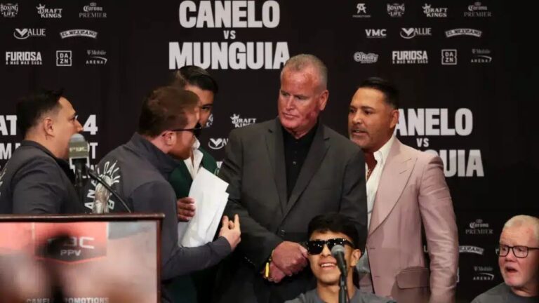 Canelo Álvarez encaró a De la Hoya y lo acusó de robo