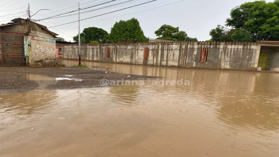 Reportan inundaciones en varios sectores de Cumaná