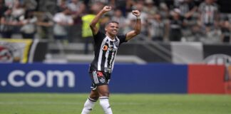 Mineiro goleó al Caracas y finalizó líder de grupo