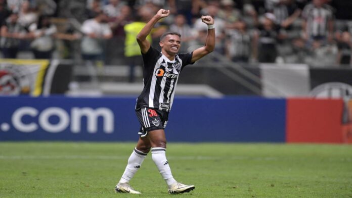 Mineiro goleó al Caracas y finalizó líder de grupo