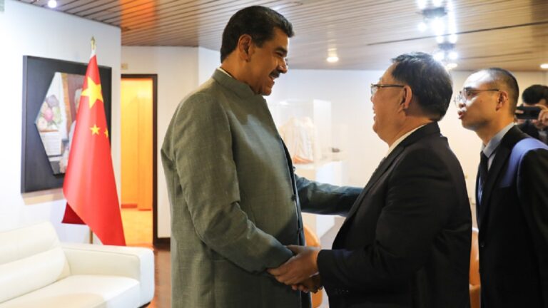 Presidente Maduro sostiene reunión con delegación de la República Popular China