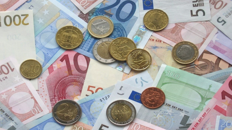 Euro subió a $1,0858