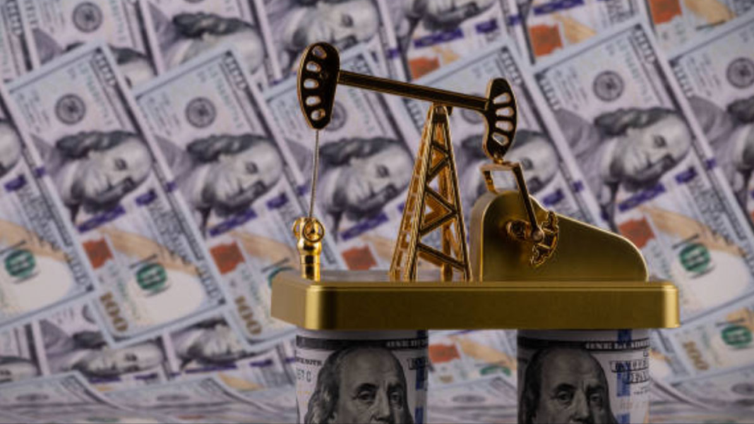 El precio del petróleo intermedio de Texas (WTI) cerró este jueves con una subida del 2 %, hasta 75,55 dólares el barril