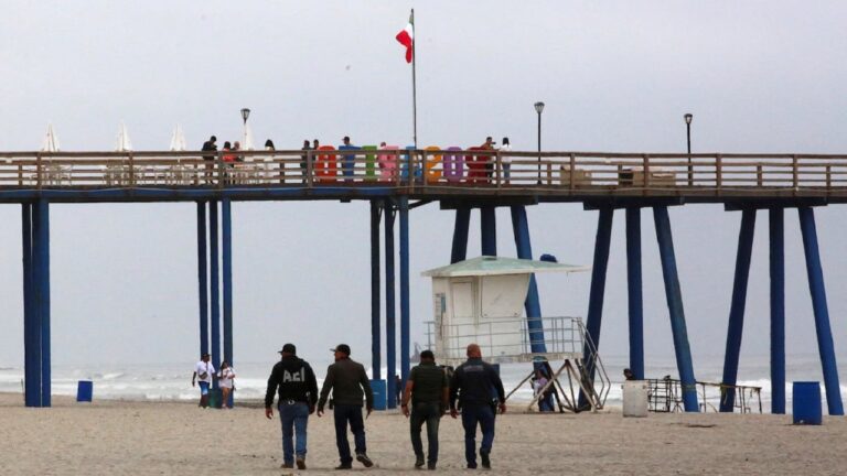 Hallan tres cuerpos en la zona donde desaparecieron surfistas extranjeros en México