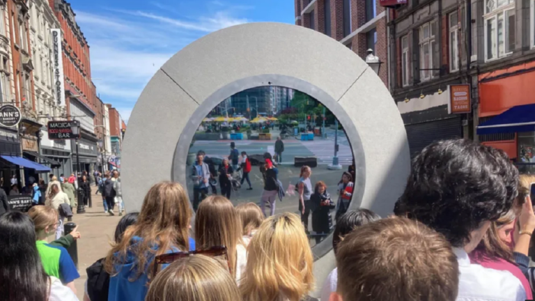 Apagan un ‘portal’ digital entre Nueva York y Dublín por actos «inapropiados»