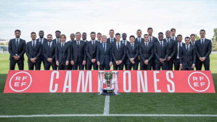 Real Madrid recibe su trofeo de campeón de La Liga