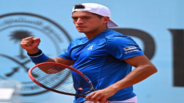 El argentino Báez doma a Rune y se clasifica a octavos de un Masters 1.000 por vez primera